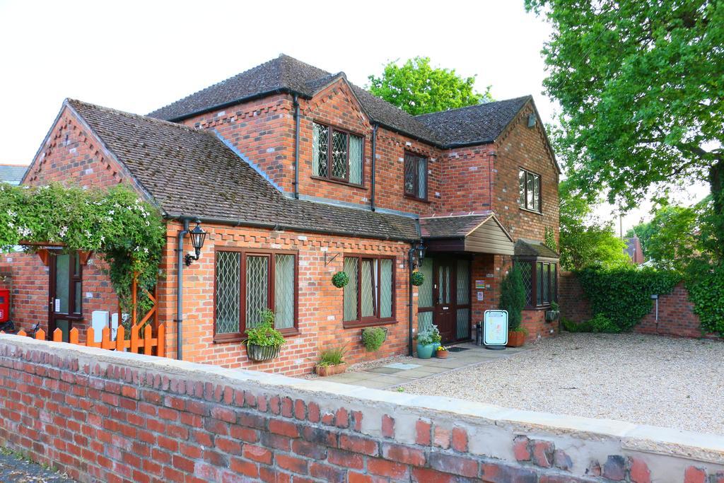 Eagles Guest House Линкълн Екстериор снимка