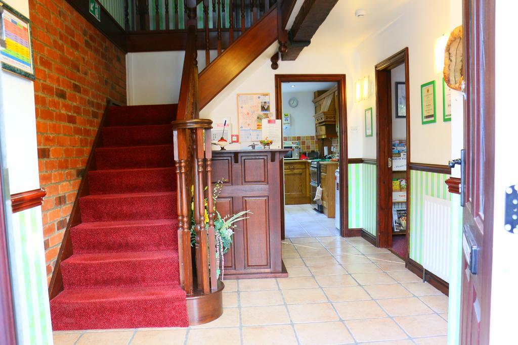 Eagles Guest House Линкълн Екстериор снимка