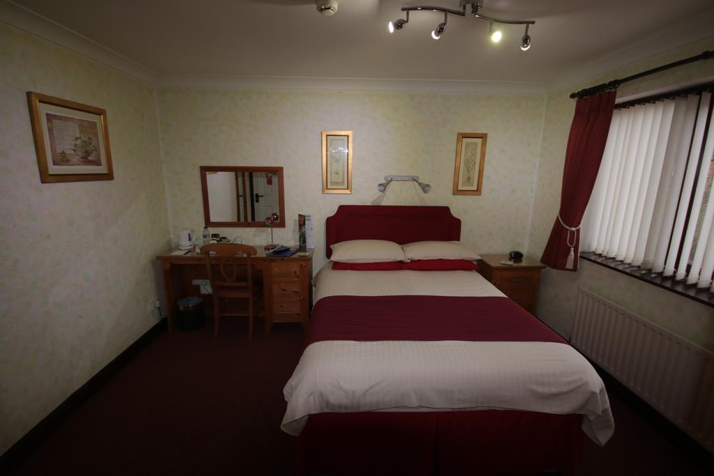 Eagles Guest House Линкълн Екстериор снимка