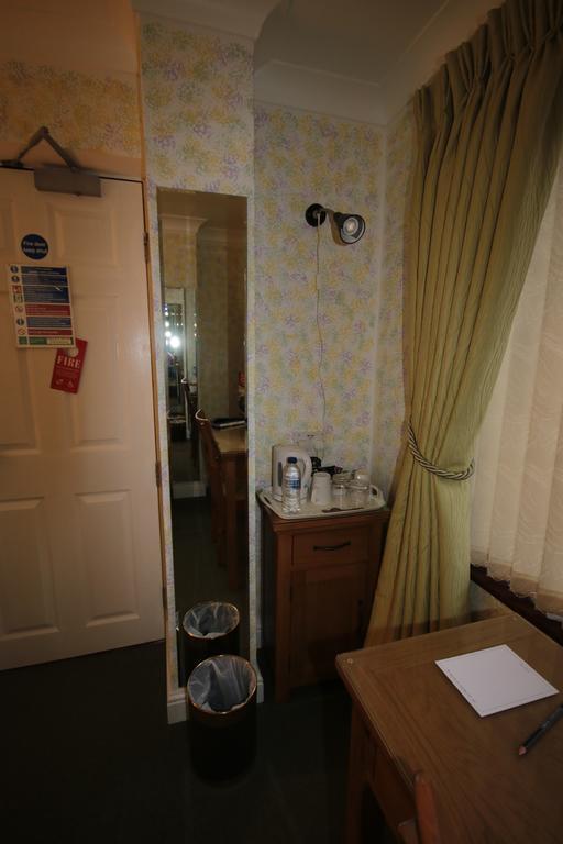 Eagles Guest House Линкълн Екстериор снимка