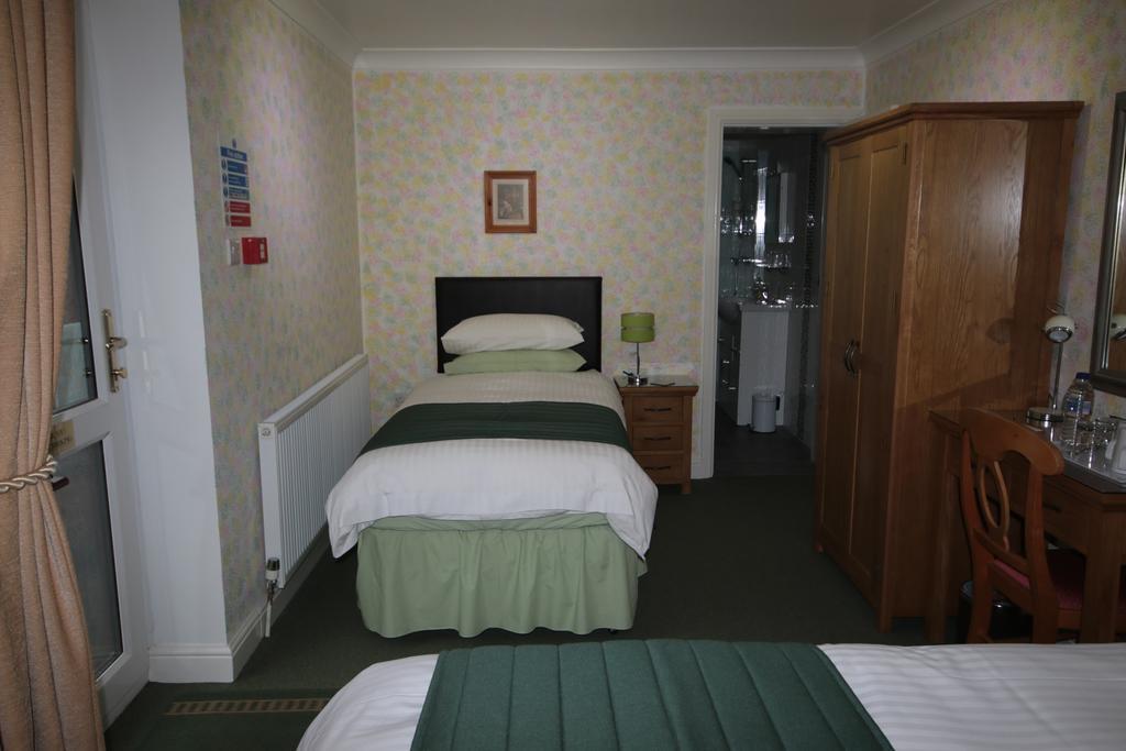 Eagles Guest House Линкълн Екстериор снимка