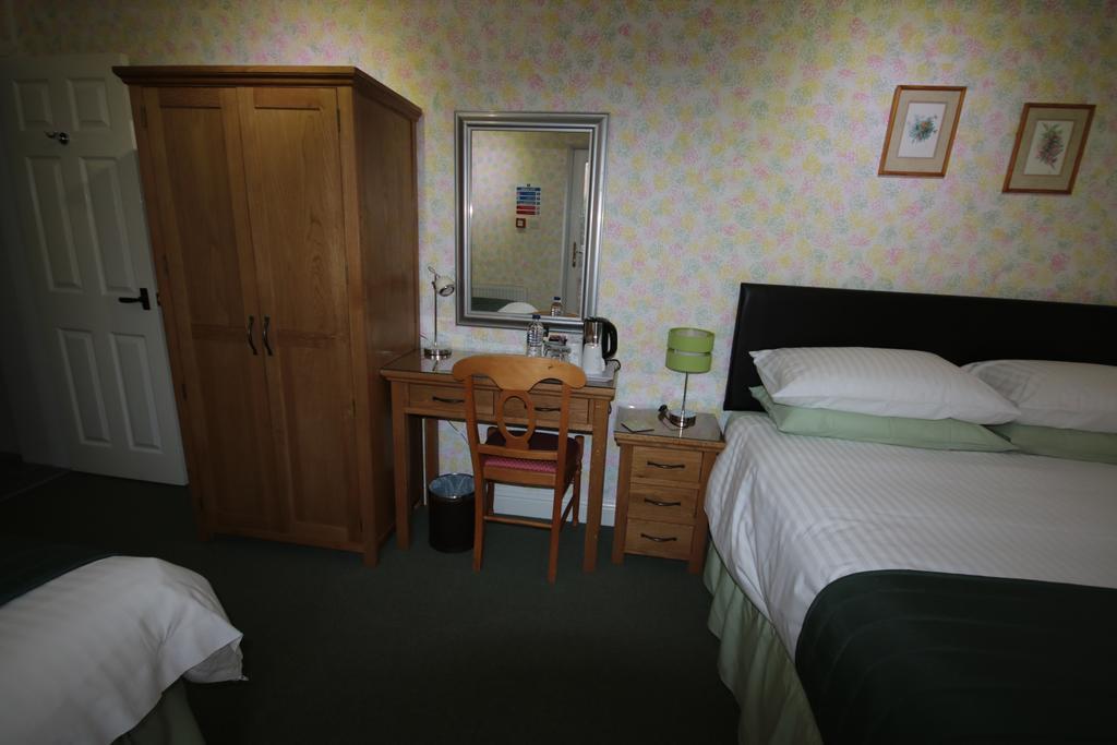 Eagles Guest House Линкълн Екстериор снимка