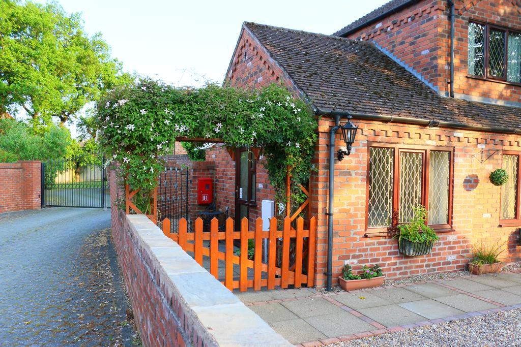 Eagles Guest House Линкълн Екстериор снимка